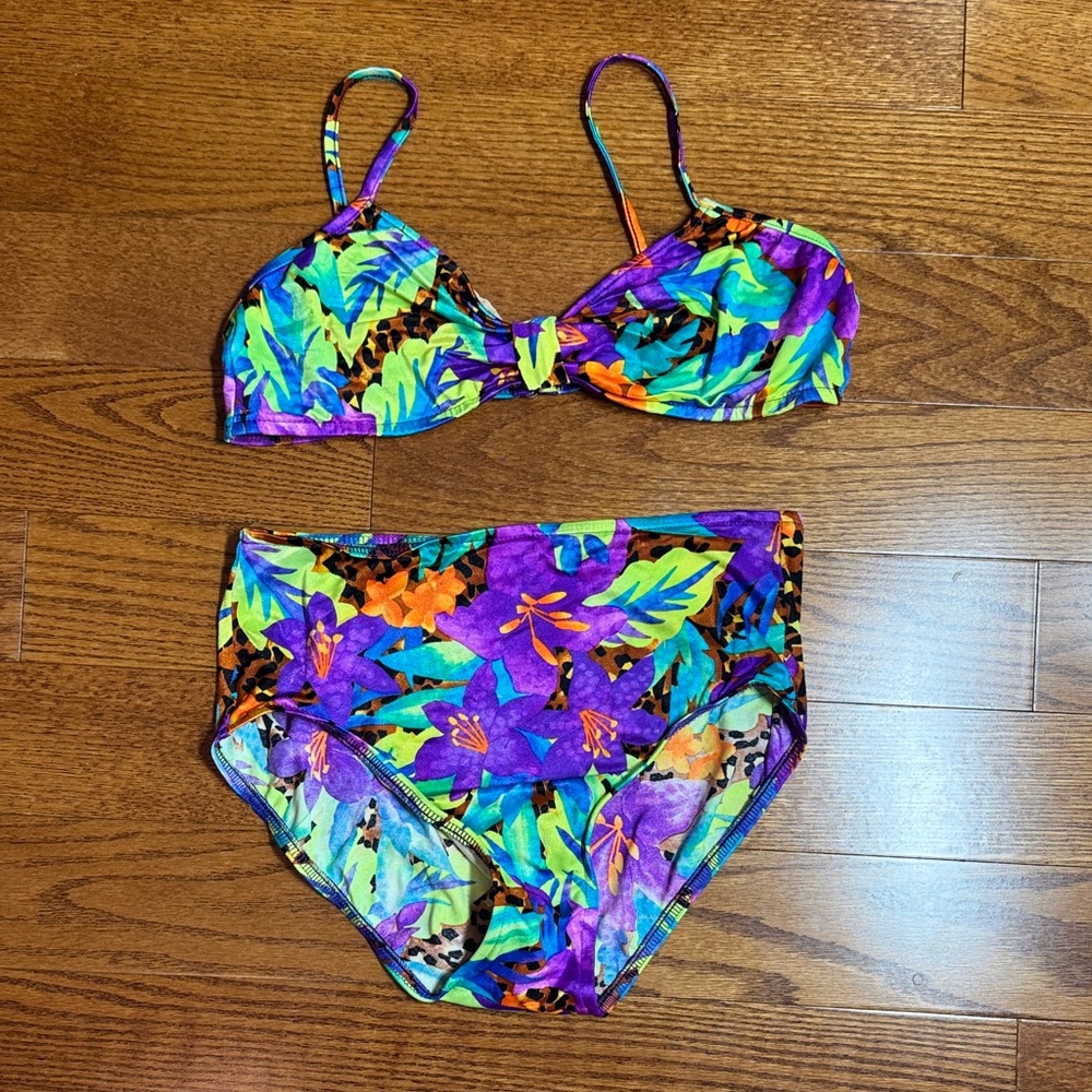 Vintage Bikini from the 80s! Colorful size 6 ish?